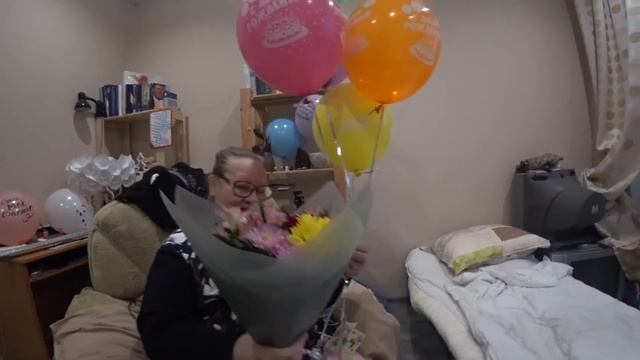 ОНА В ШОКЕ ОТ ТАКОГО! ДЕНЬ РОЖДЕНИЕ БАБУШКИ! смотреть онлайн