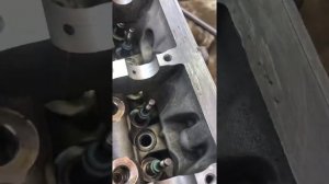 про клапана, маслосъёмные колпачки, постели распредвалов тигуан