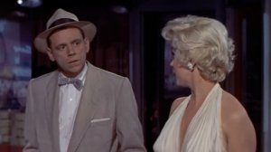 ЗНАМЕНИТАЯ СЦЕНА МЭРИЛИН МОНРО С УЛЕТАЮЩЕМ ПЛАТЬЕМ/Marilyn Monroe
