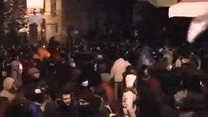 Беспорядки в Киеве  в милицию кидают «коктейли Молотова»   Украина Киев 19 01 2014