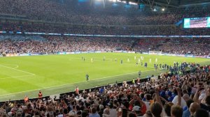 Wembley singing NaNaNaNa from "Freed from desire"