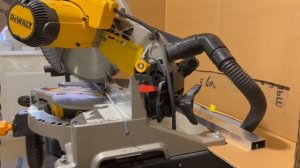 Как правильно пилить алюминиевые заготовки на торцовочной пиле . #dewalt #торцовка #натяжныепотолк
