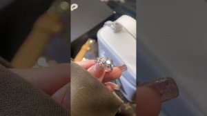 Женское кольцо в виде бриллианта
