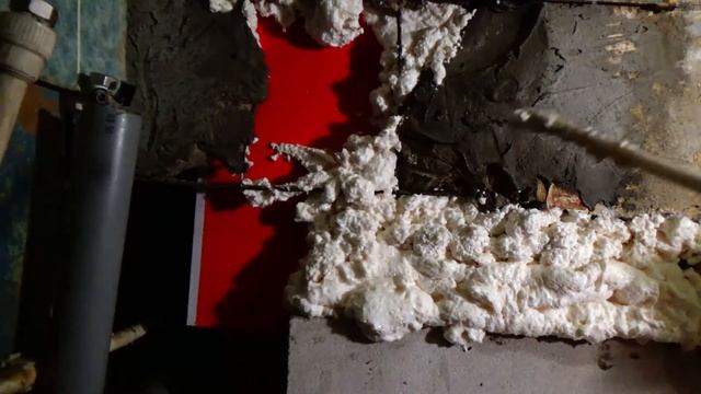 Запенил огромную дыру в стене, монтажной пеной. смотреть онлайн