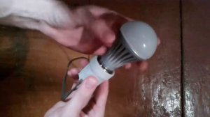 Видео: Как выкрутить перегоревшую лампочку из патрона?