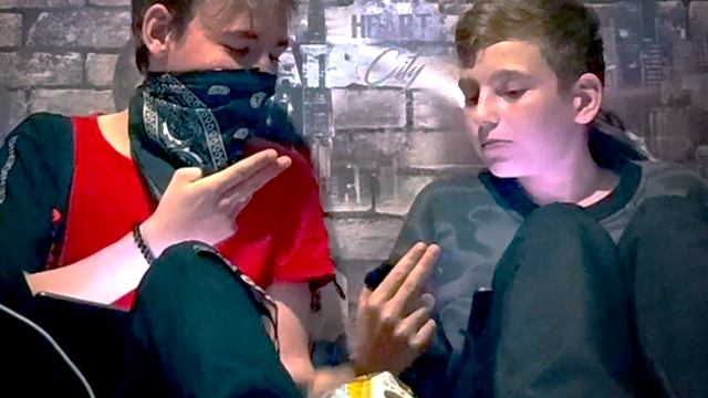 ПОЗВАЛ ДРУЗЕЙ В ММ И АПНУЛ ФЕНИКСА! *встретили в катке разработчика* смотреть онлайн