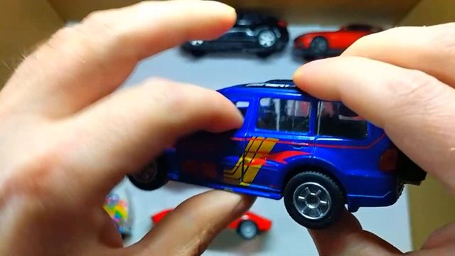 From Box to Floor: Revving Up with Diecast Police Cars and More! смотреть онлайн