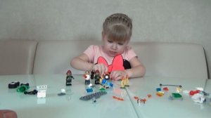 Катя собирает пожарный квадрик LEGO 60088