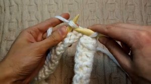Самая простая шапка в твоей жизни! // Шапка из толстой пряжи спицами резинкой 1х1