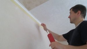 Как клеить  одному обои с рисунком  на потолке. Мой секрет.