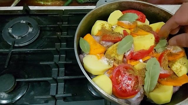 Мясо кролика тушёное в овощах в духовке . Бабушкин рецепт
