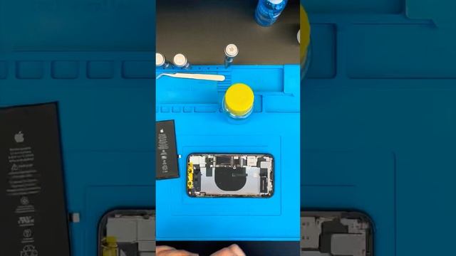 iPhone 11 на замену аккумулятора смотреть онлайн