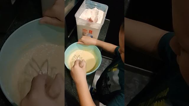 Готовим блинчики с мамой! смотреть онлайн