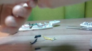 Разбираем игрушечный самолёт!!!