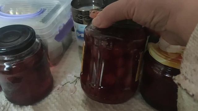 ?Рассольник из потрашков с  солёным огурцом и перловкой,пироги с картошкой и печенью.