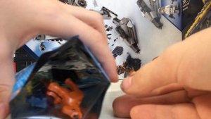 Обзор на 22 серию Лего фигурок. Распаковка 2 пакетиков.