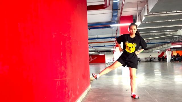 STRETCH LEGS ROUTINE | YOGA FEET | YOGA CONTORTION смотреть онлайн