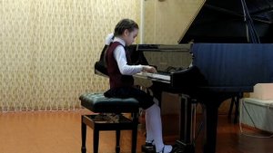 Й.Гайдн " Лёгкая соната" соль мажор. Исполняет Иванова Анна, 4 класс.