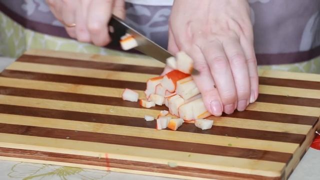 Ну, оОчень вкусный - Салат из Авoкадо, крабовых палочек и риса. смотреть онлайн