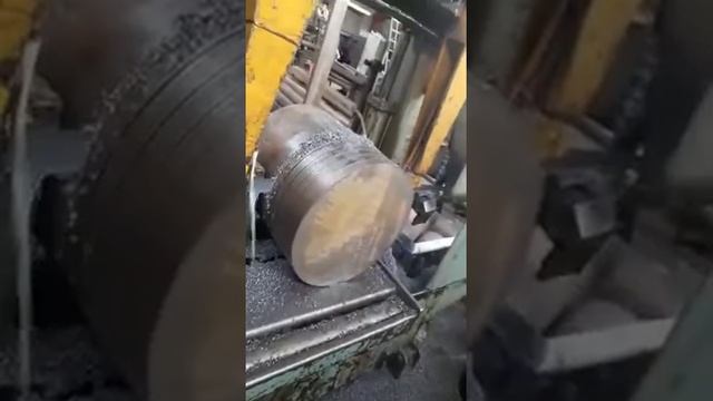 Резка металла ленточной пилой  Metal cutting with a band saw