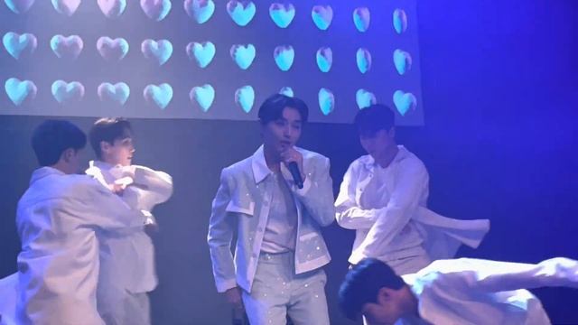 221027 Yoon Jisung in Vancouver 윤지성 밴쿠버 - Love Song 러브송 смотреть онлайн