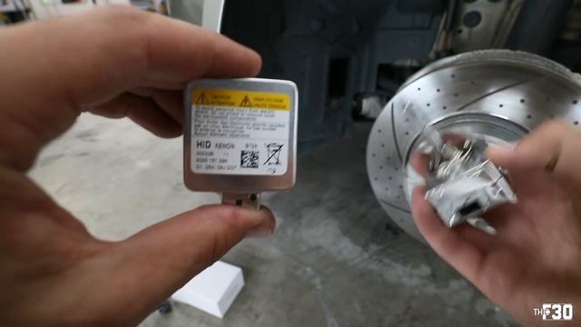 6000K ULTRA WHITE UPGRADED XENON BULBS ON THE BMW F30 - INSTALL & REVIEW смотреть онлайн