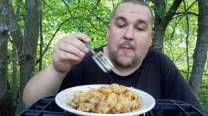 Обжор - пельмени с грибами, сыром и овощами в казане