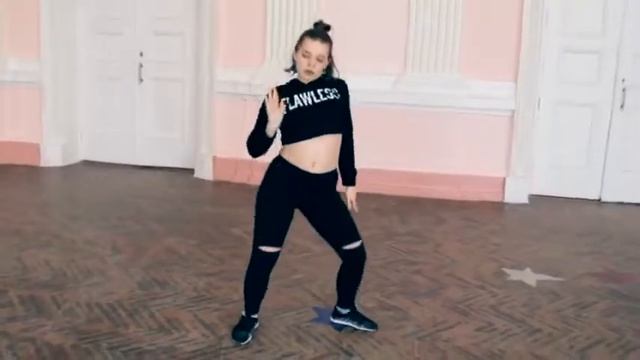 Она некрасивая но танец у неё крутой красивый прямо под музыку смотреть онлайн