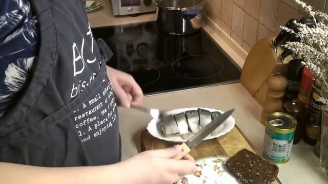 Вкуснейшая ,жирная скумбрия! Залил маринадом из банки оливок с лимонами, поучилось Супер вкусно! смотреть онлайн