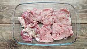 Грибы со свининой и картофелем в духовке