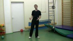 "Злобная белка" - подвижная игра с мячами и лазаньем