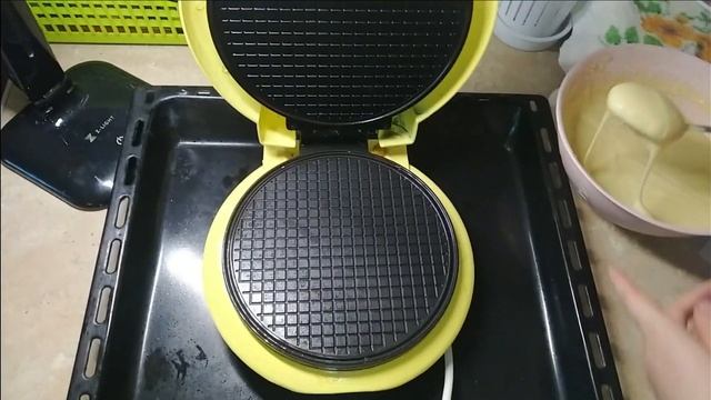 Вафельный рожок. Вкусные вафельные трубочки в вафельнице. смотреть онлайн