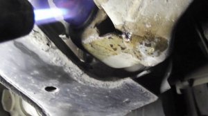 Как заменить шаровую на Chevrolet Lanos. Как снять передний рычаг.