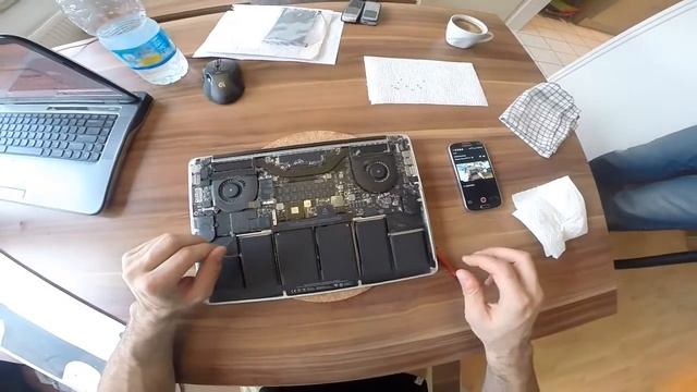 Kako ocistiti MacBook Pro Retina od prasine-How clean MacBook Pro retina!!! смотреть онлайн