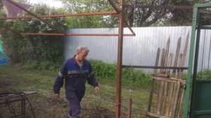 Самодельные подъёмно поворотные ворота на даче. Пробный запуск.