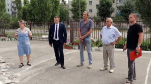 Продолжается работа по утеплению фасада здания, а также ремонт спортивного зала в школе № 2