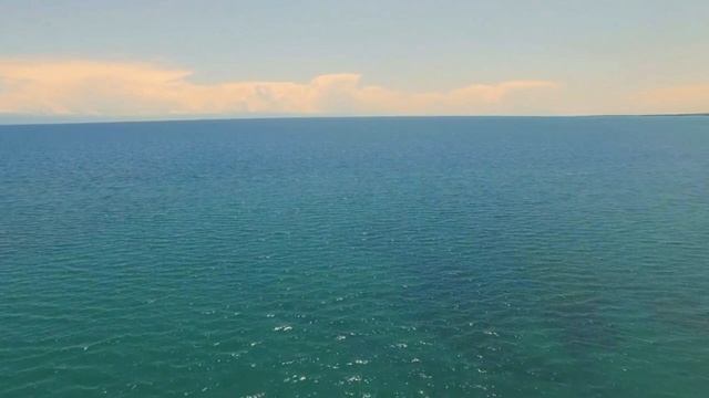 Кыргызстан с высоты птичьего полета. Изумительно красивая озеро Иссык-Куль