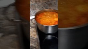 ? готовлю  свежие щи из молодой капусты с курицей очень вкусно??????????❤