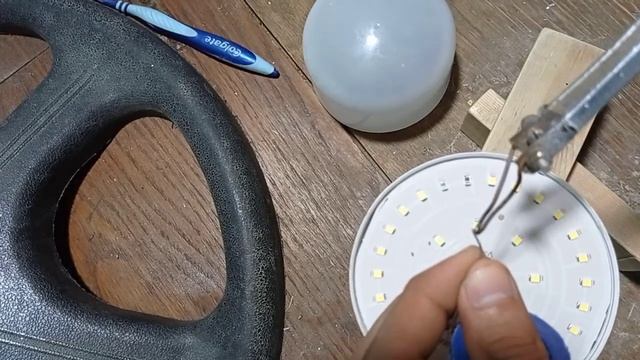 как починить LED-лампочку самостоятельно. Uy sharoitida led lampa tamirlash смотреть онлайн