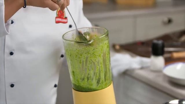 Салат капрезе с ароматным соусом из рукколы смотреть онлайн