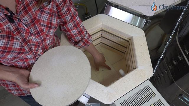 How To Set the Bottom Kiln Shelf In Your Kiln смотреть онлайн