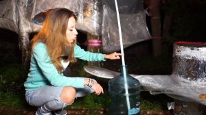 Ночь в доме из Пленки СЛИВАЮ красную ВОДУ НА дереве | Elli Di