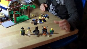 Дом дровосека из LEGO. Собираем человечков (creative play #1).