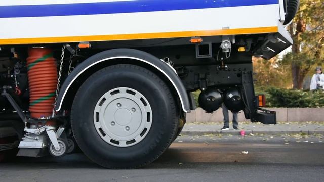 Презентация возможностей вакуумного пылесоса на базе МАЗ смотреть онлайн