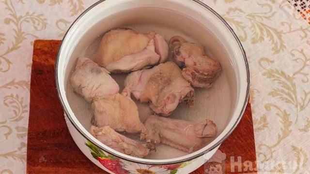 Молдавский суп Зама с курицей и домашней лапшой