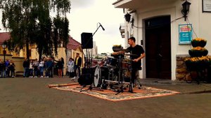 Уличный барабанщик на Пешеходке (Алексей Силенко)