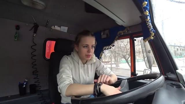 Что-то с двигателем, камаз сломался