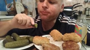 МУКБАНГ КОТЛЕТЫ ПО КИЕВСКИ мираторг / ОБЖОР котлеты домашние мираторг