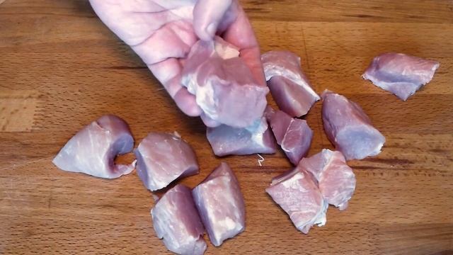 Готовим в горшочках правильно / Мясо с картошкой и грибами под соусом в горшочках