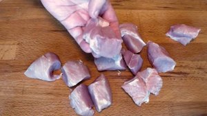 Готовим в горшочках правильно / Мясо с картошкой и грибами под соусом в горшочках